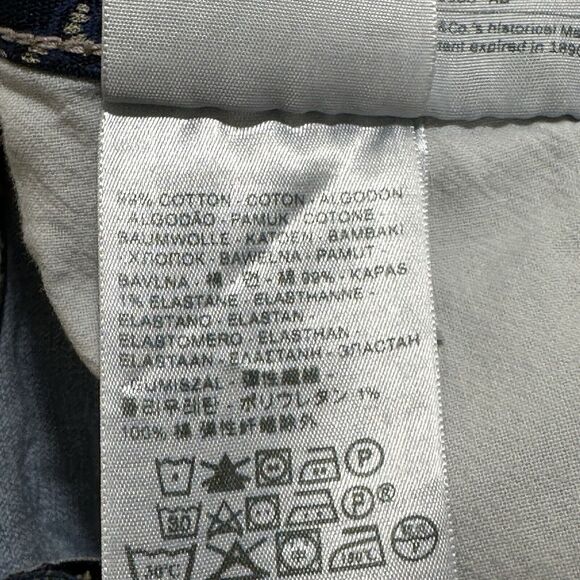 Levi's 525 Straight Women’s 26 Perfect Waist Cut Off Denim 2” Inseam Jean Shorts - Picture 12 of 12